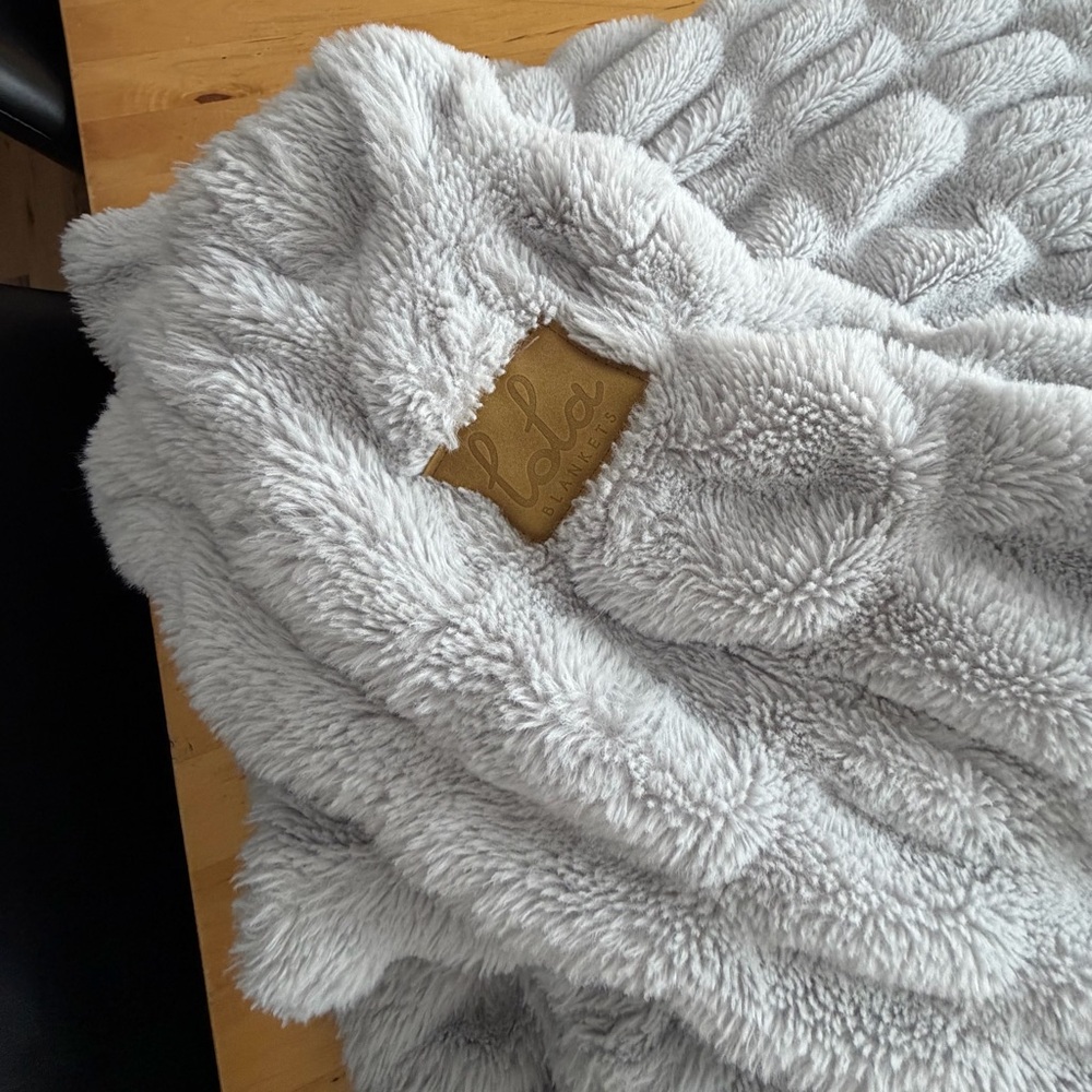 Lola Soft Gray Faux Fur Throw - Picture 6 of 6